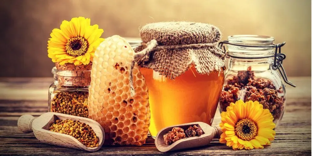 A jar of honey and honeycombs with royal jelly.